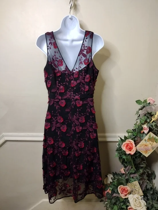 White House Black Market Sleeveless Black Dress With Burgundy Floral Embroidery - Picture 5 of 11
